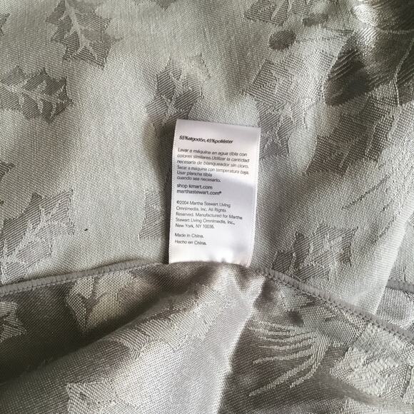 Martha Stewart Christmas Round Tablecloth Silver Damask Poinsettia & Holly 70' D - Picture 6 of 6